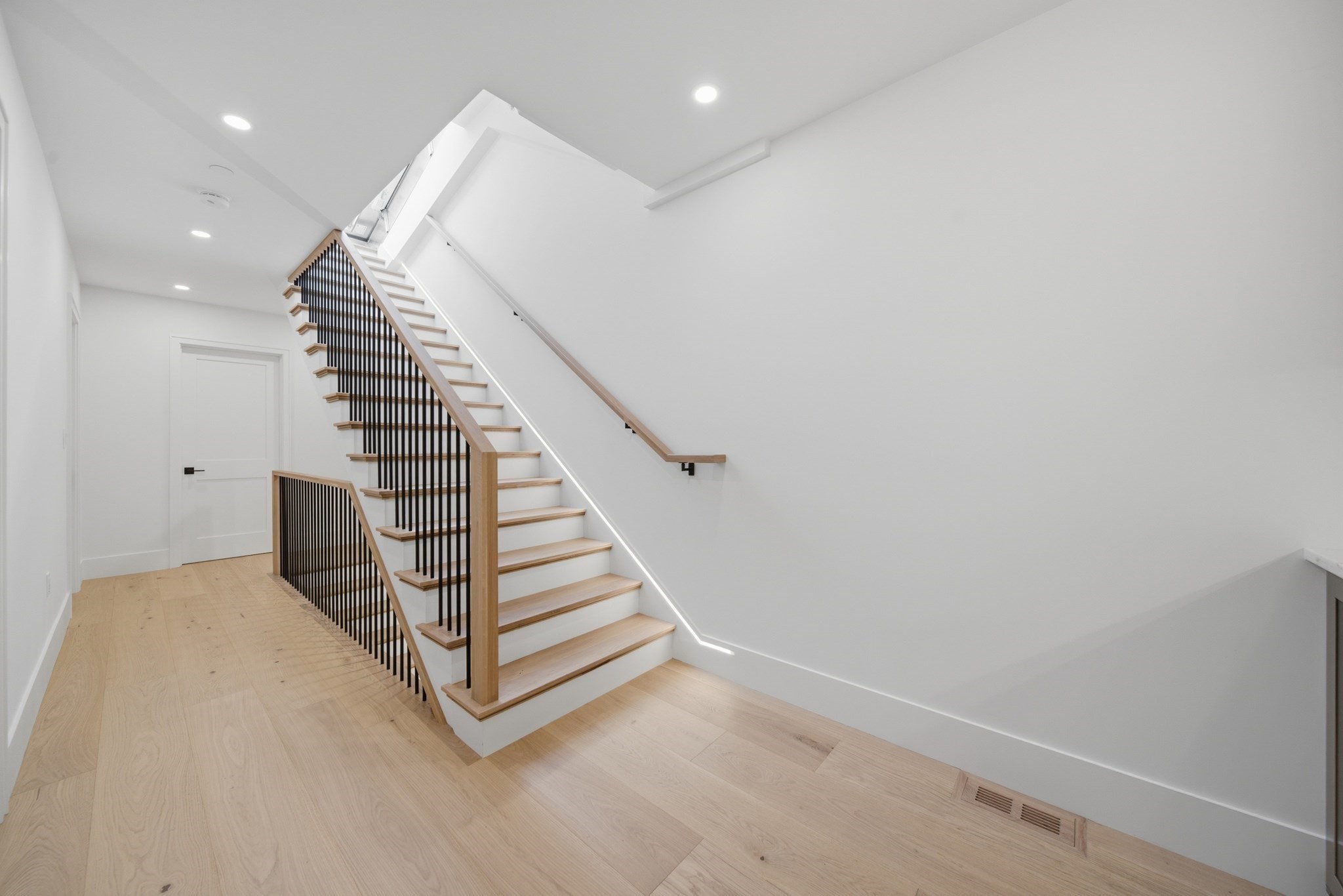 421 East 6th Street Property Photo 18