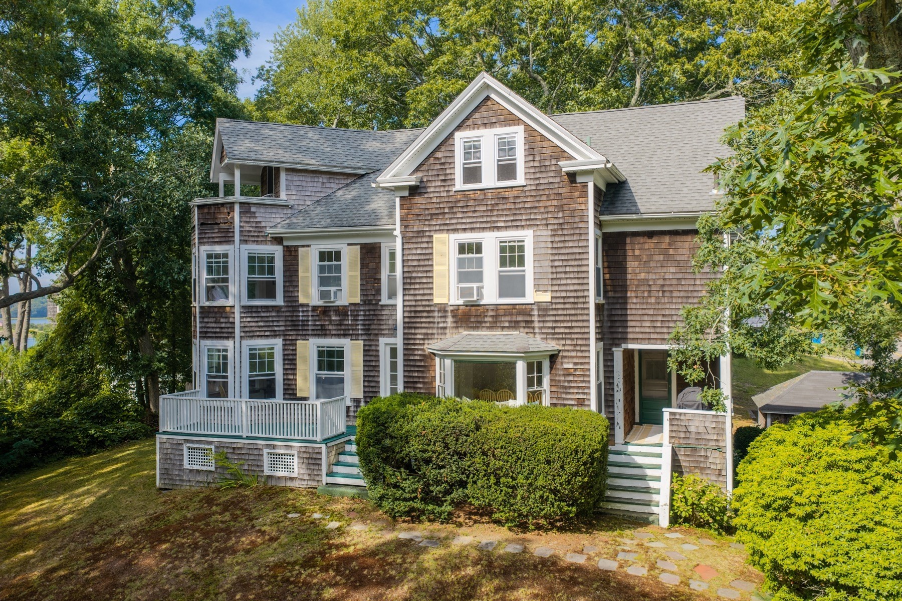 34 Pequossett Ave Property Photo 1