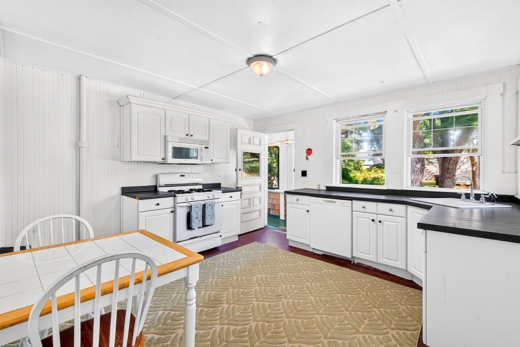 34 Pequossett Ave Property Photo 7