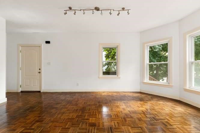 69 Franklin St Property Photo 9