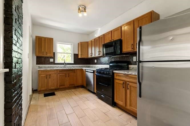 69 Franklin St Property Photo 15