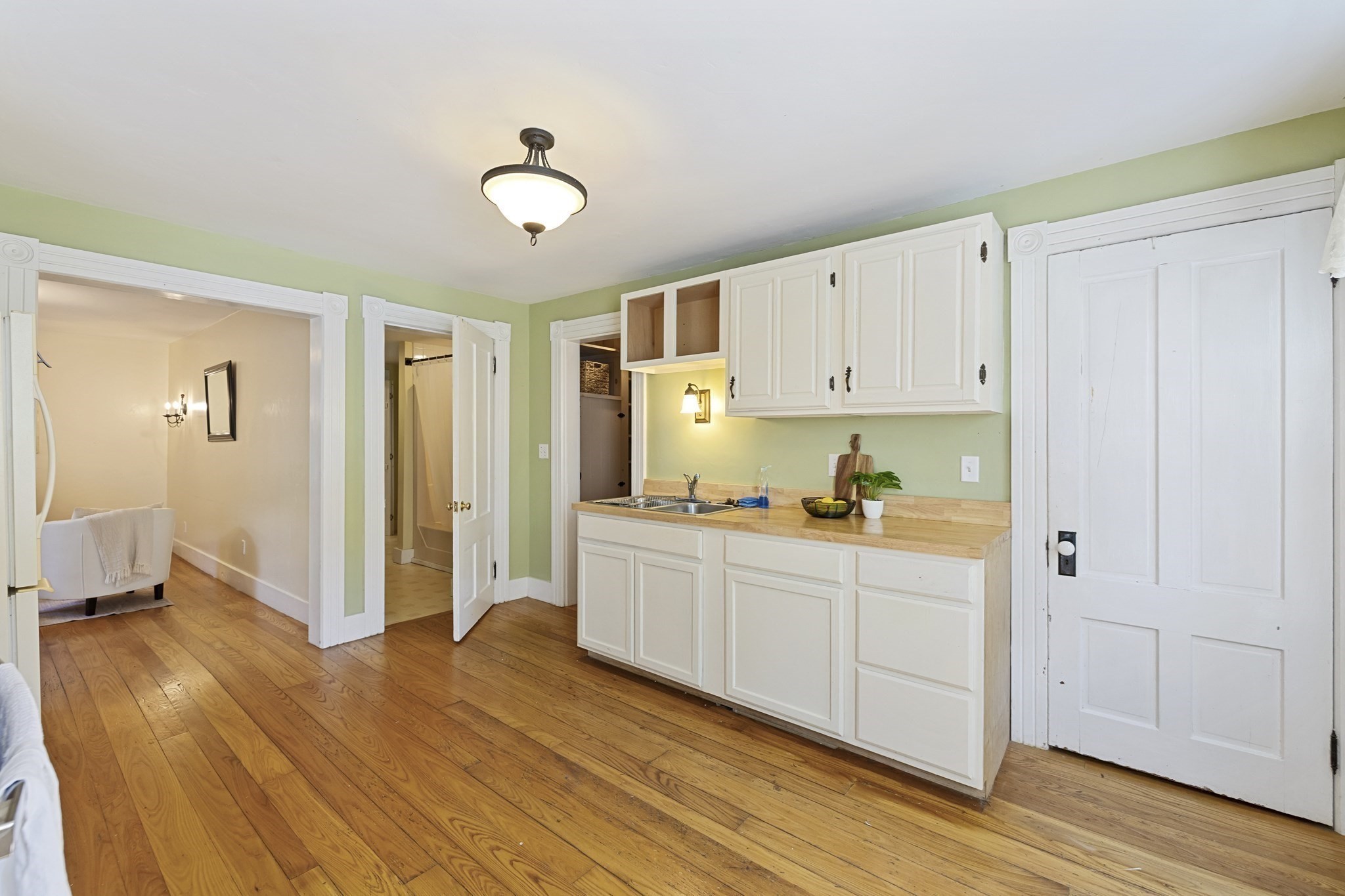 10 Spring St Property Photo 12