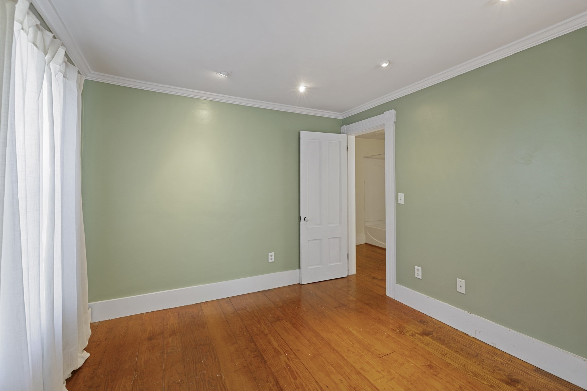 10 Spring St Property Photo 25