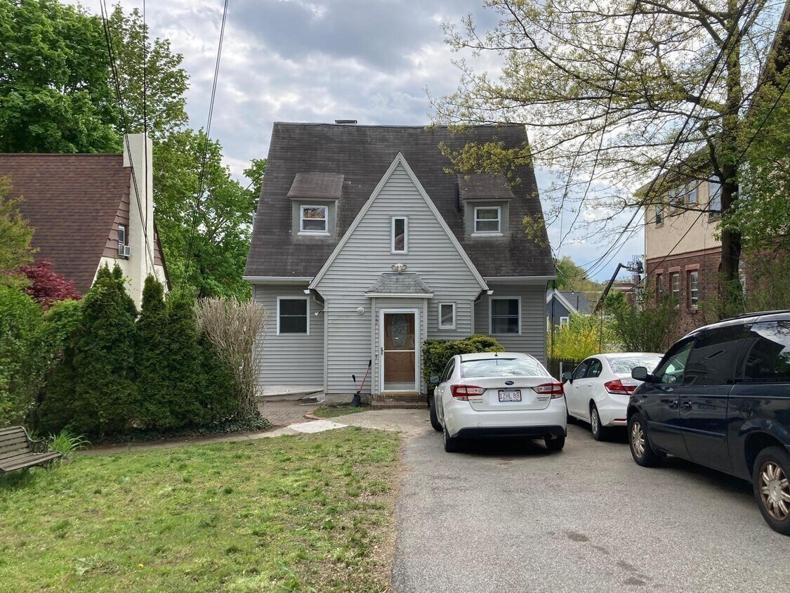 122 Westbourne Ter # B Property Photo 13