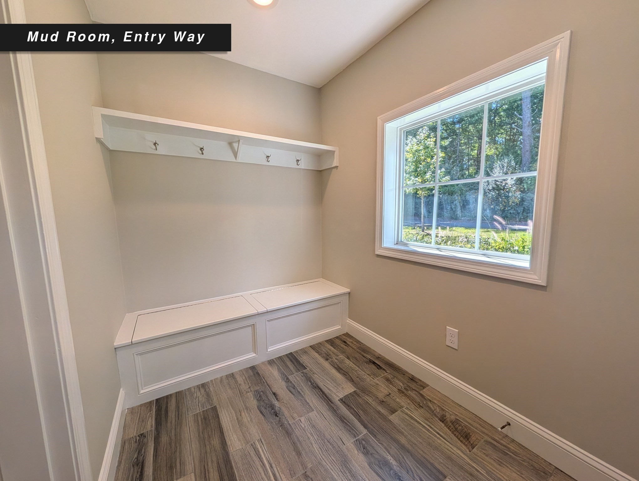 17 Deane St # A Property Photo 6