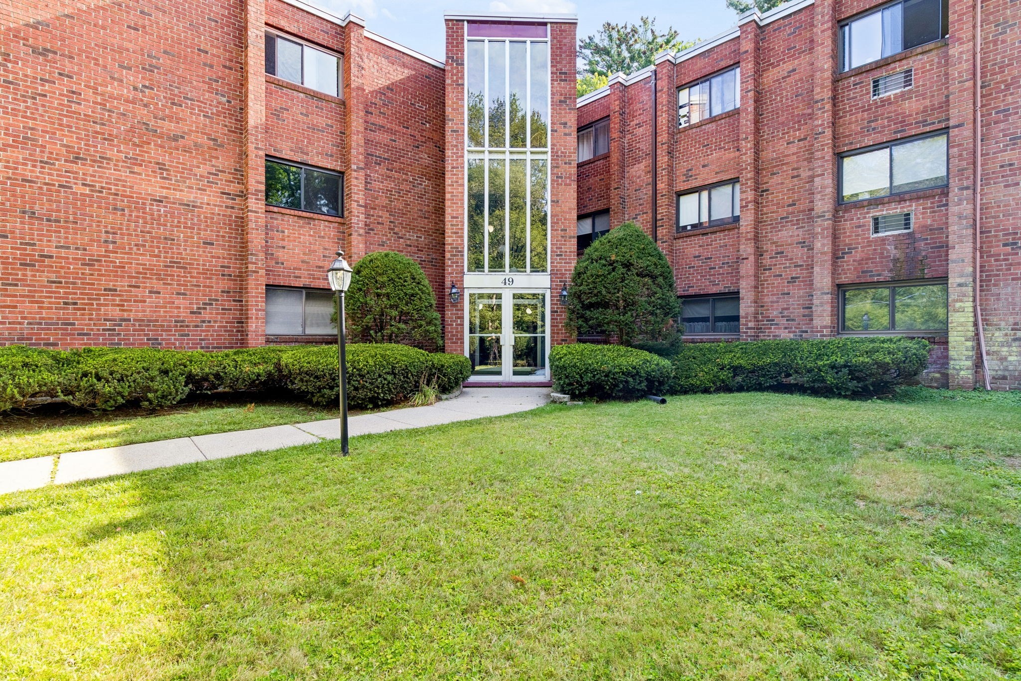 49 Windsor Dr # 301 Property Photo 1