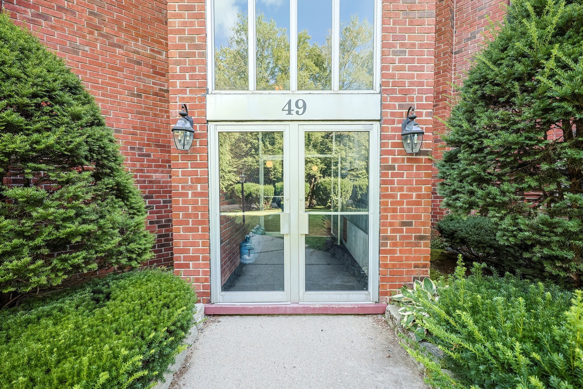 49 Windsor Dr # 301 Property Photo 2