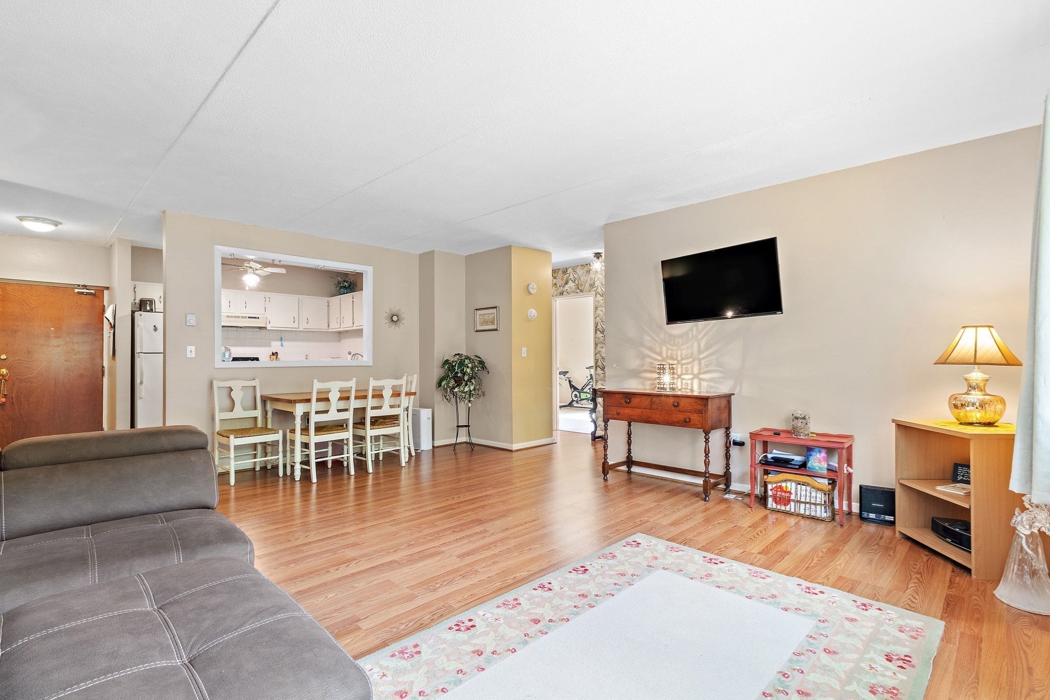 49 Windsor Dr # 301 Property Photo 5