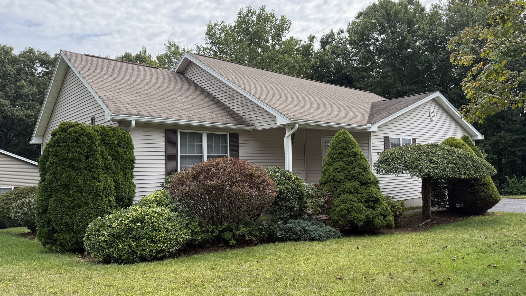12 Deerfield Cir Property Photo 3