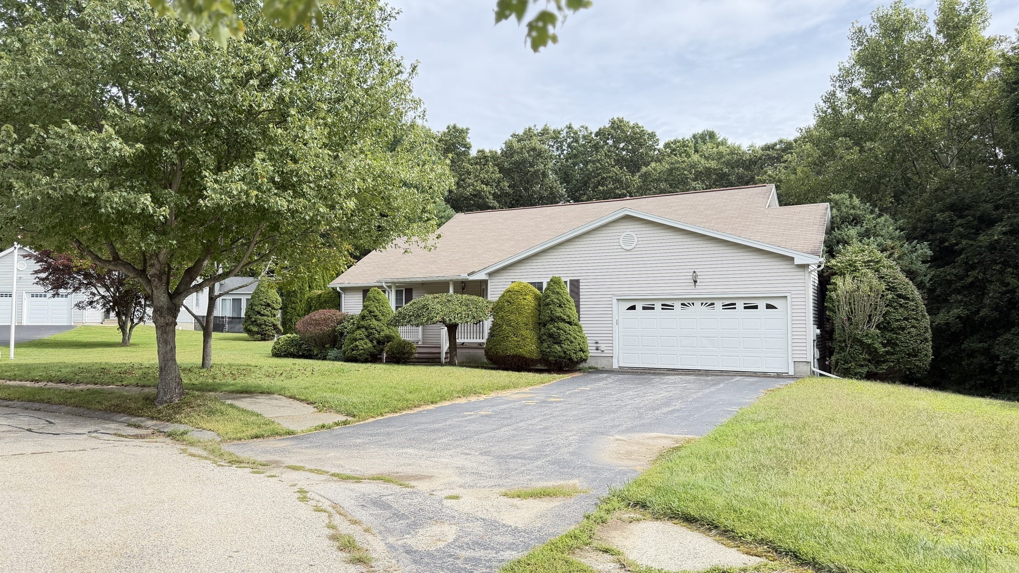 12 Deerfield Cir Property Photo 4