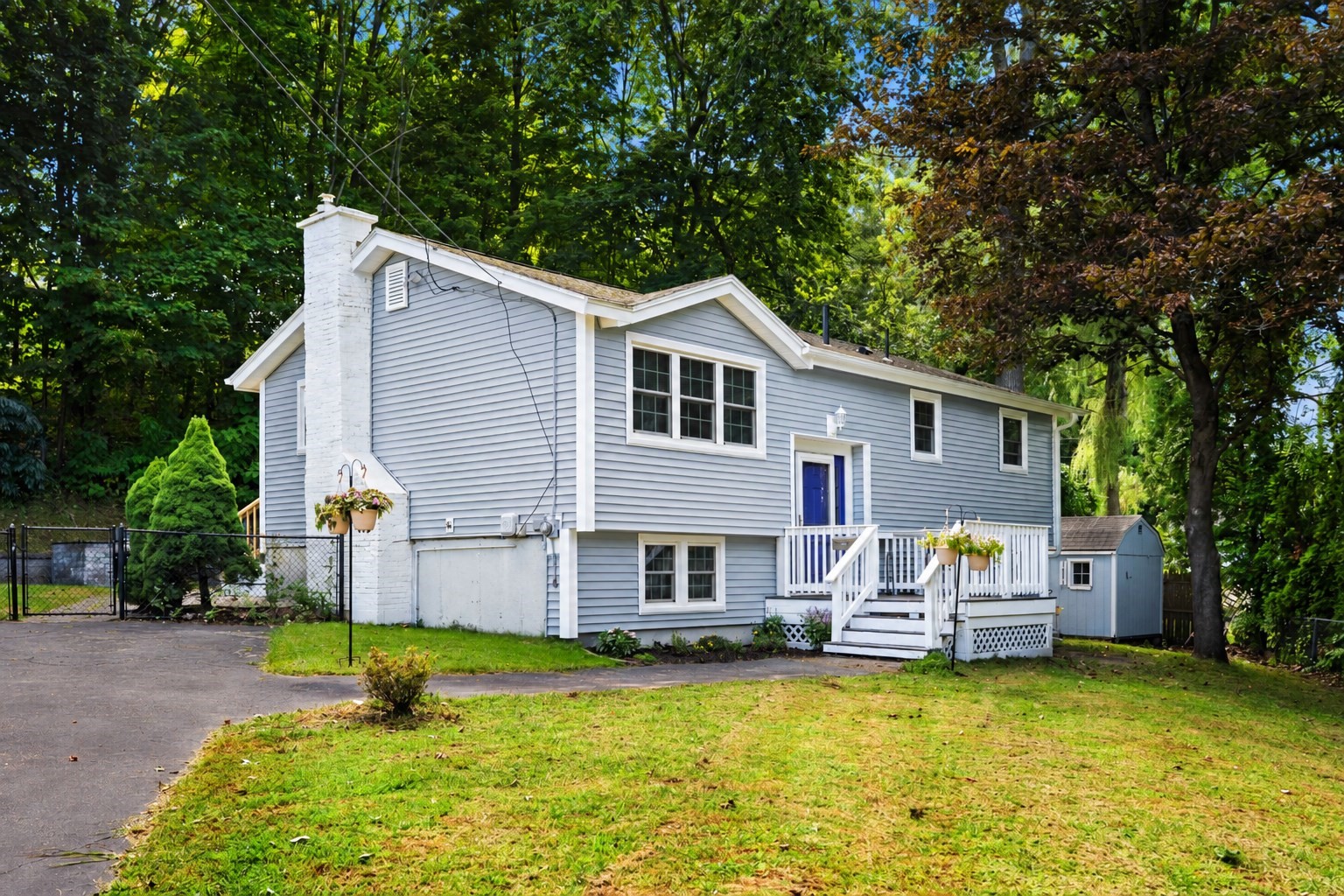 15 Sharyn Circle Property Photo 1