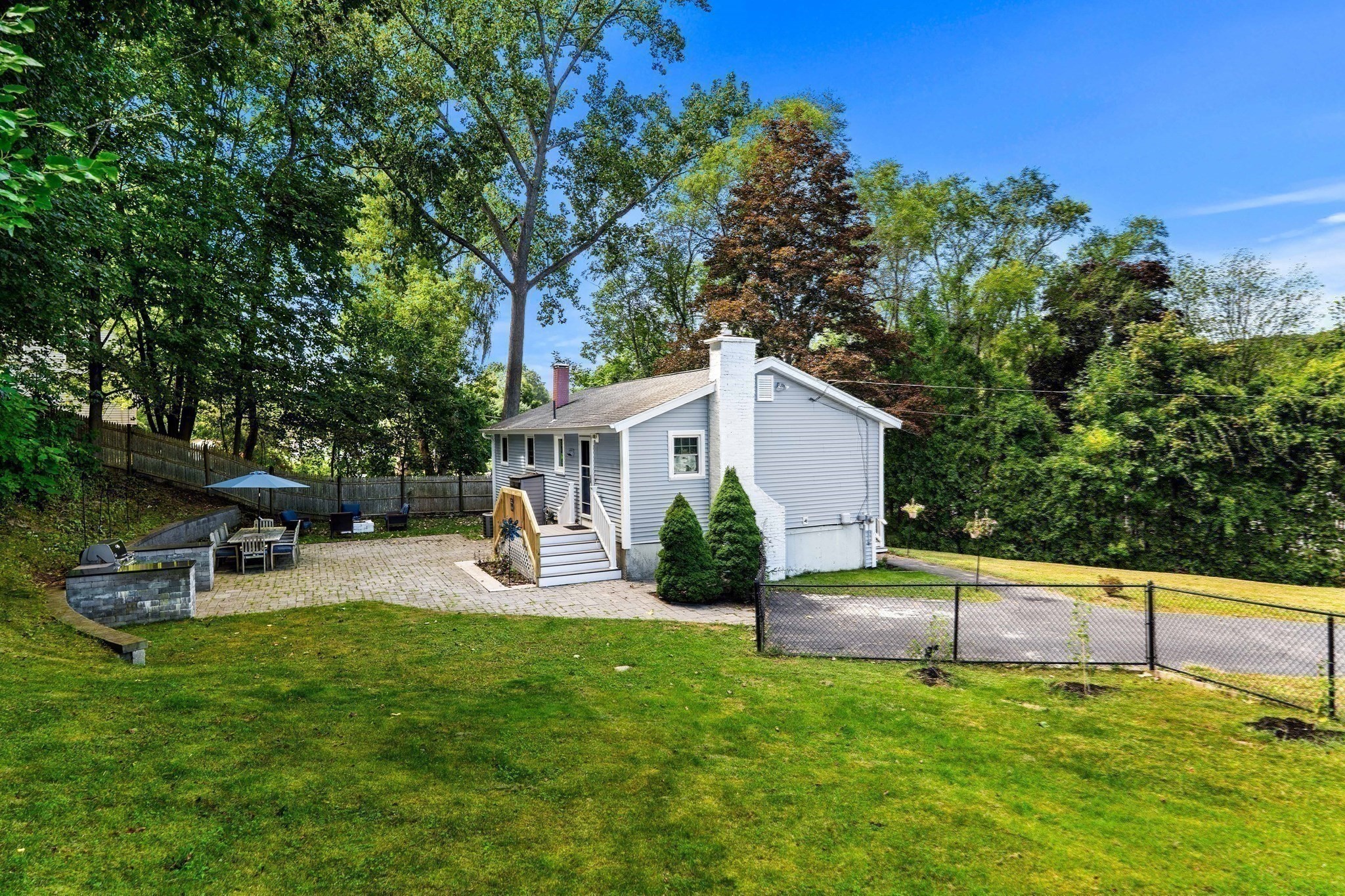 15 Sharyn Circle Property Photo 2