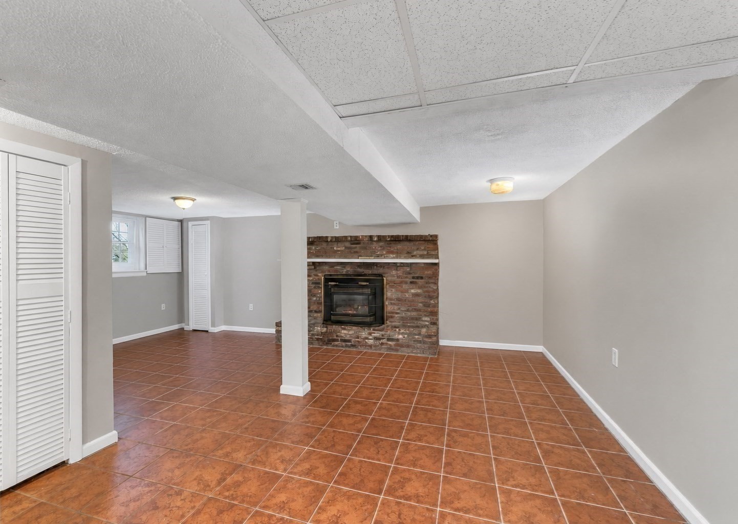 15 Sharyn Circle Property Photo 13
