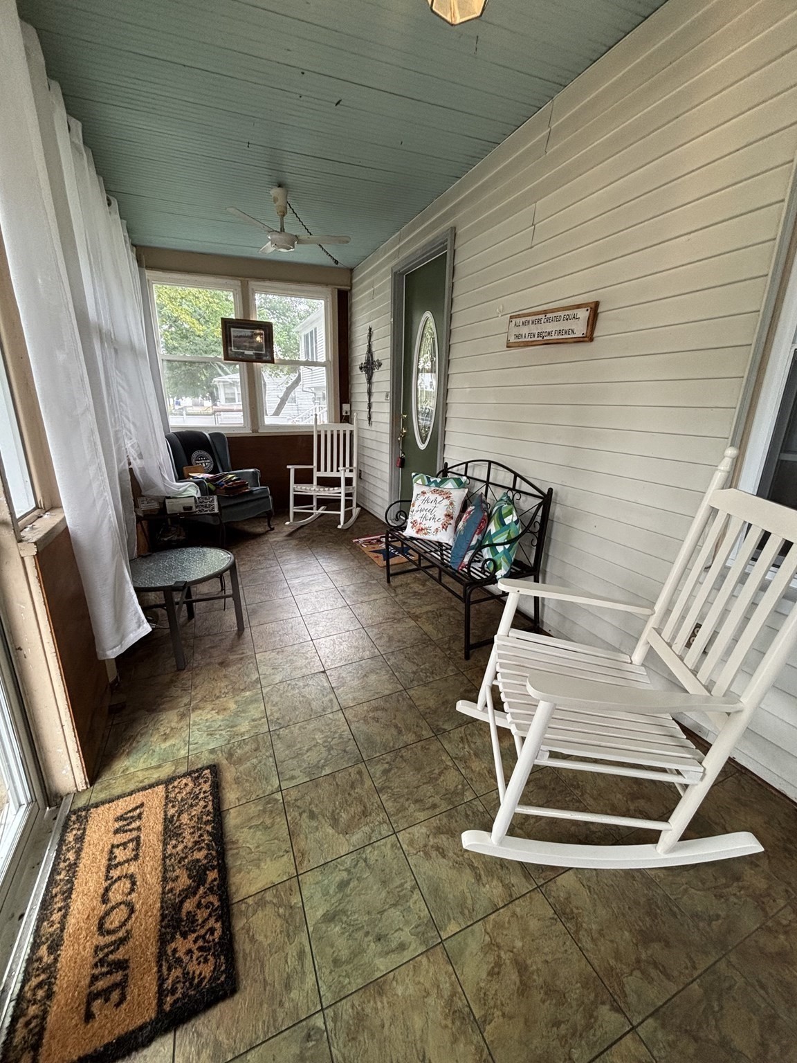 27 Border St Property Photo 4