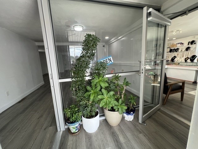1535 Middlesex Street Property Photo 7