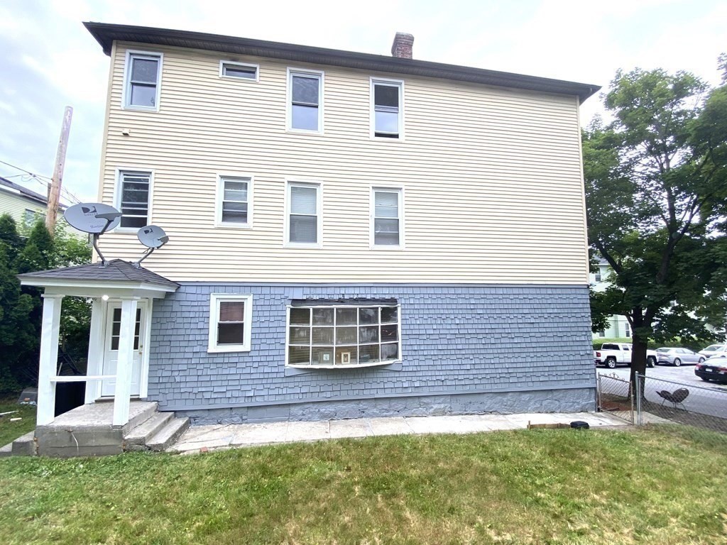 11 Leon St Property Photo 4