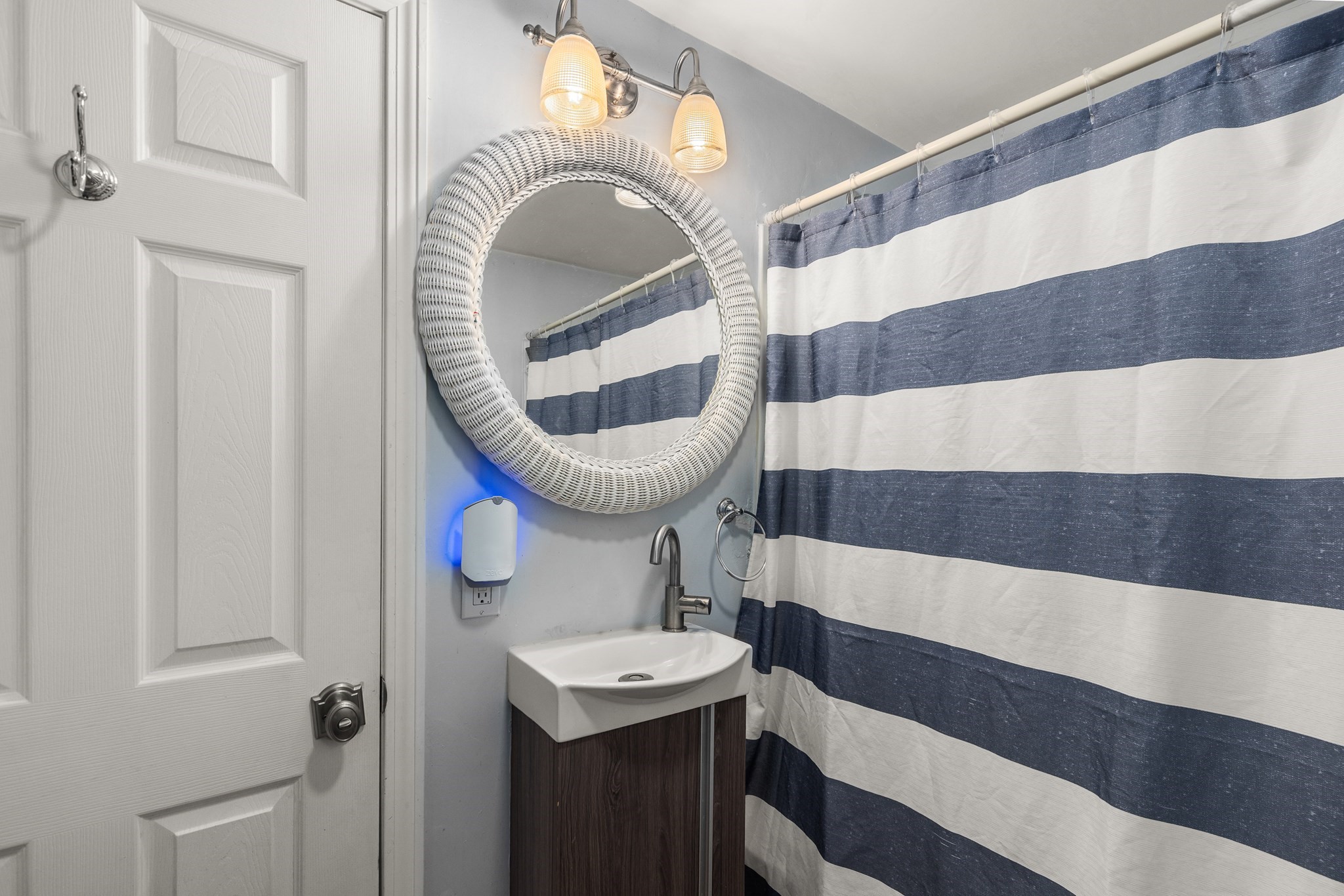 405-r Walnut Street # 405r Property Photo 12