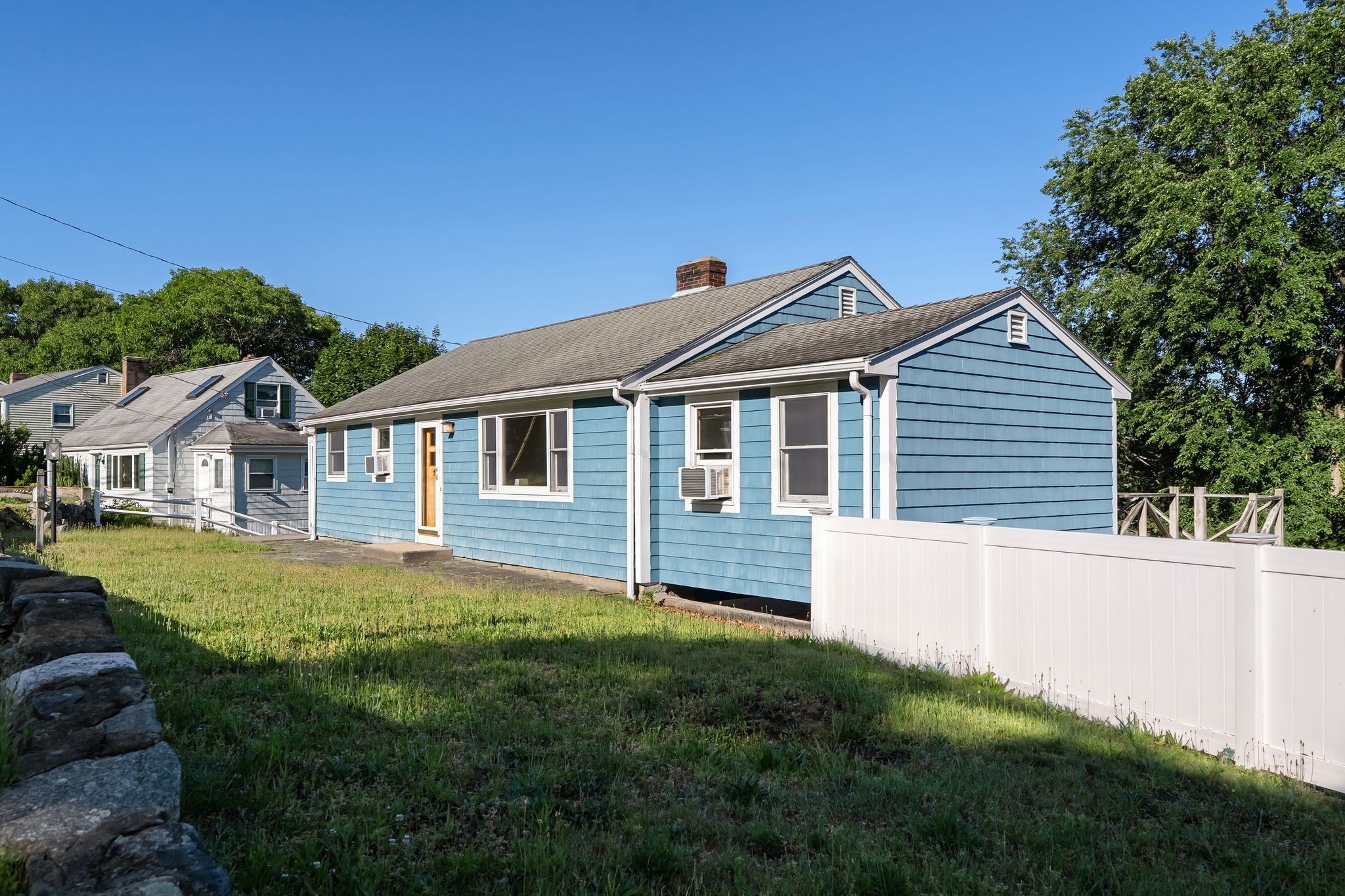 298 Forest St Property Photo 1