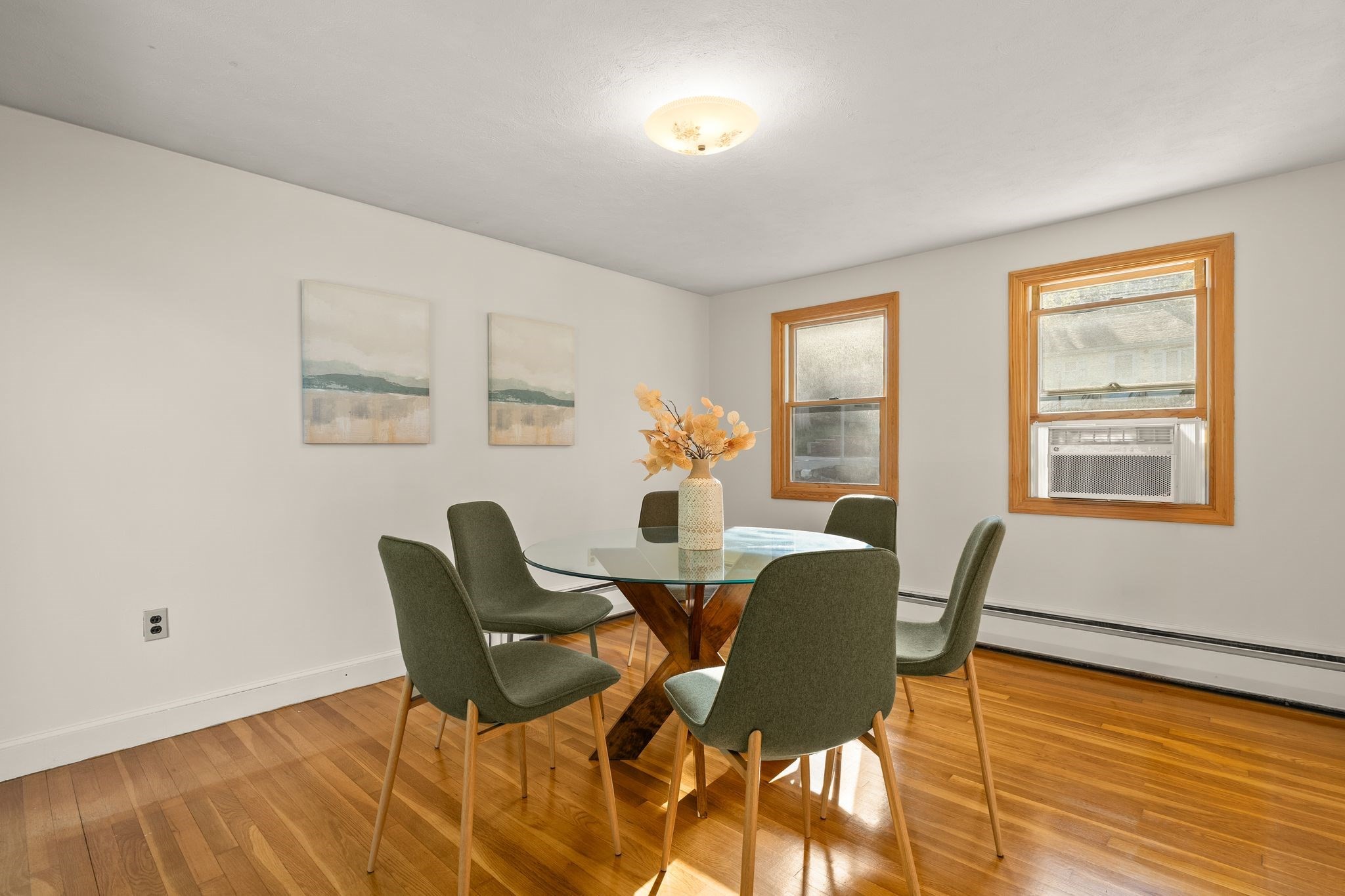 298 Forest St Property Photo 8