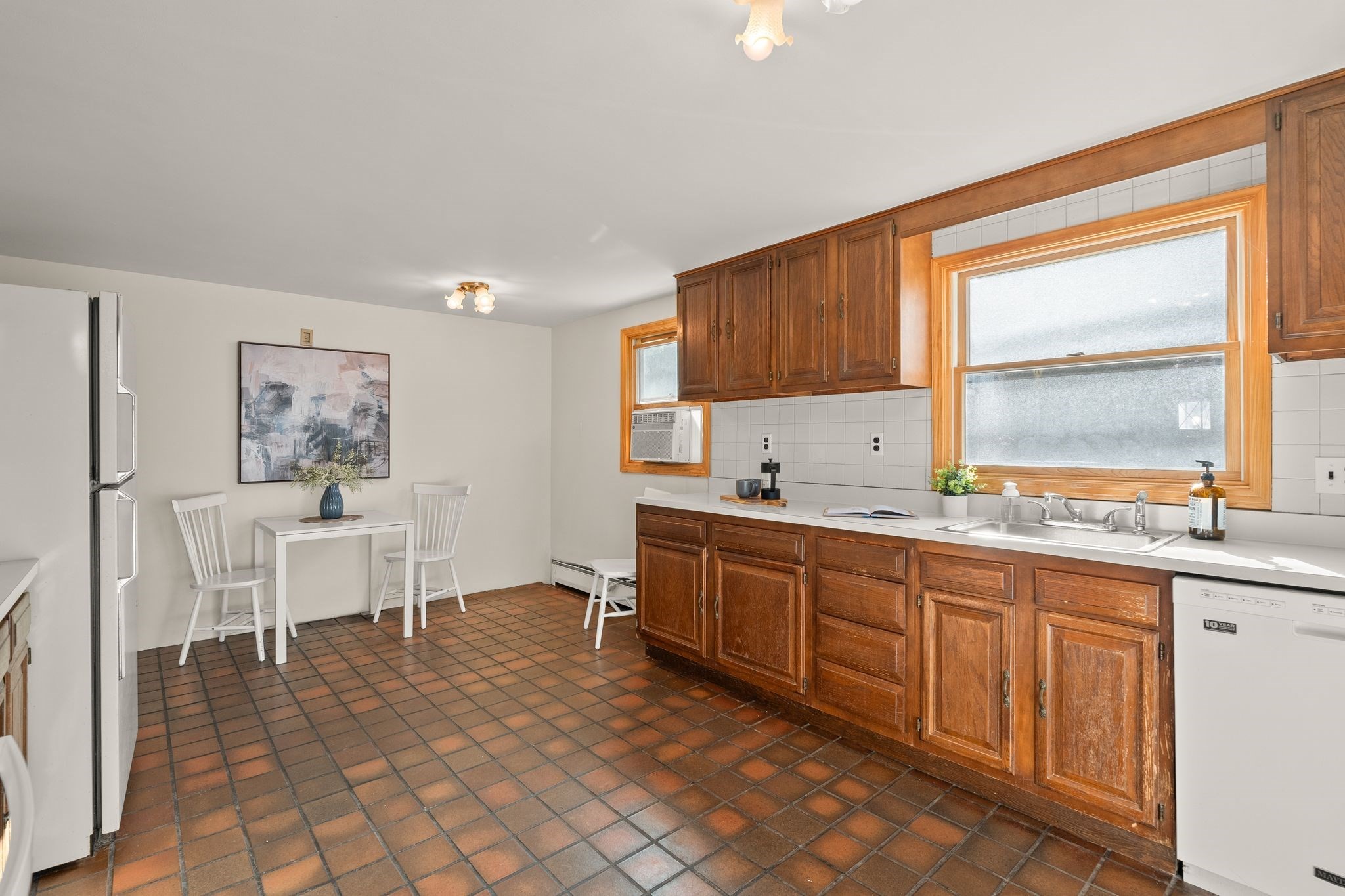 298 Forest St Property Photo 14