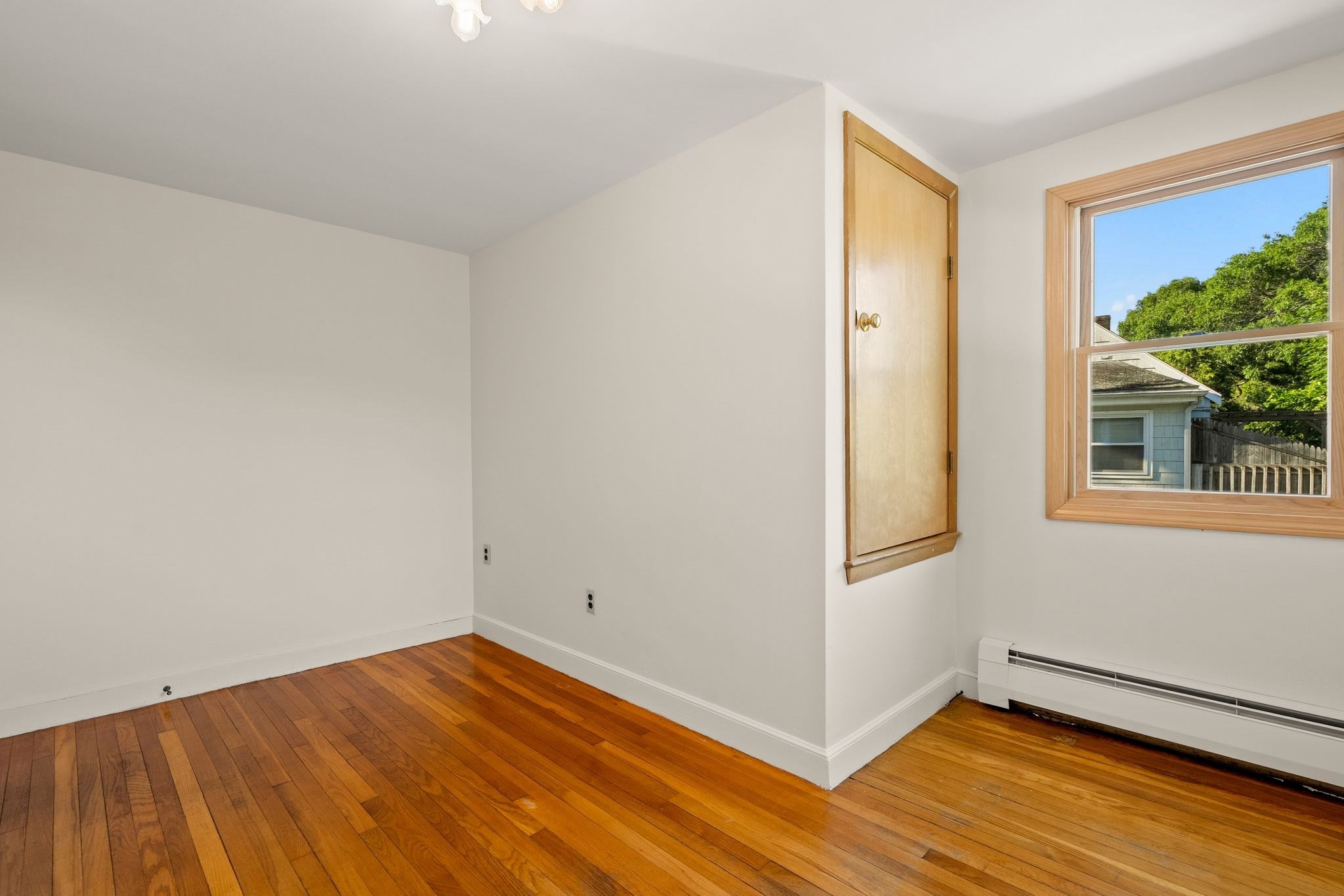 298 Forest St Property Photo 24