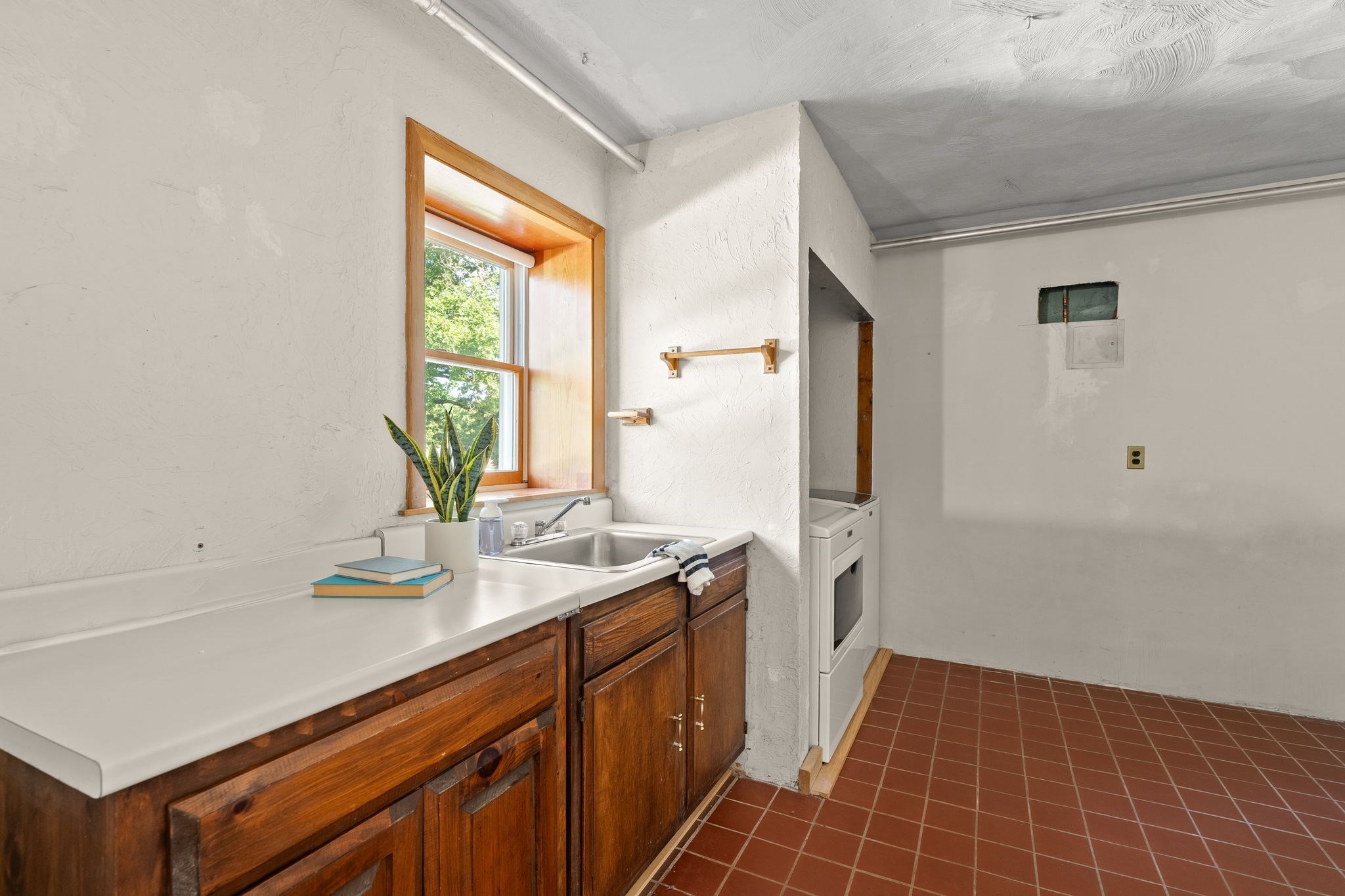 298 Forest St Property Photo 29