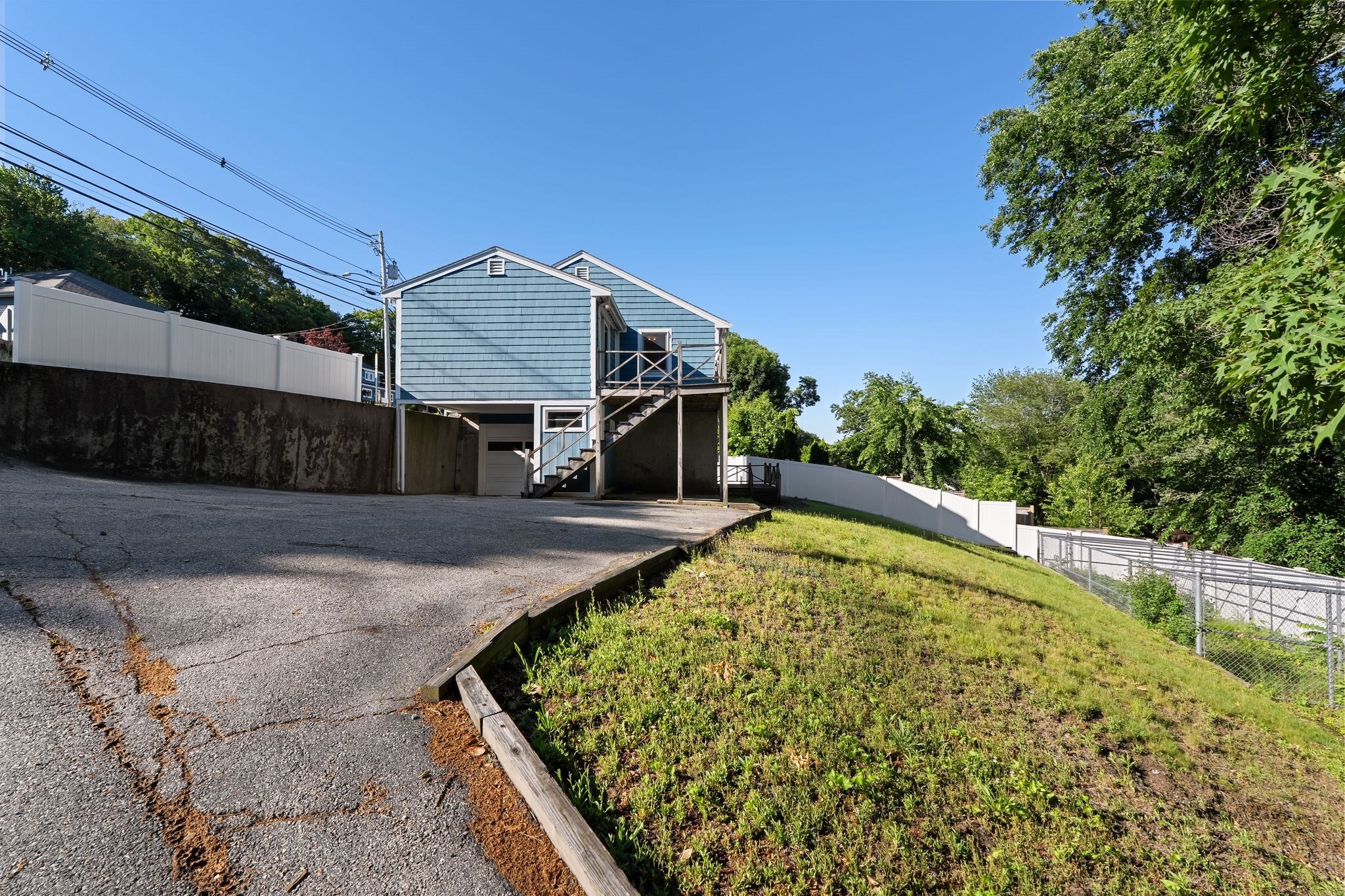 298 Forest St Property Photo 31