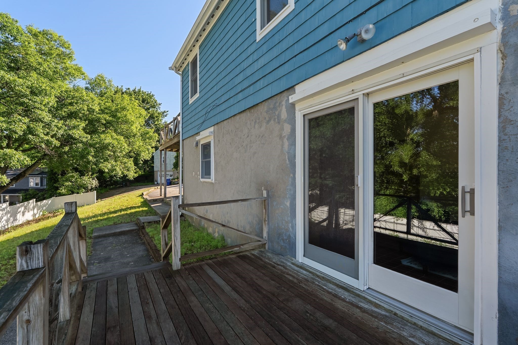 298 Forest St Property Photo 32