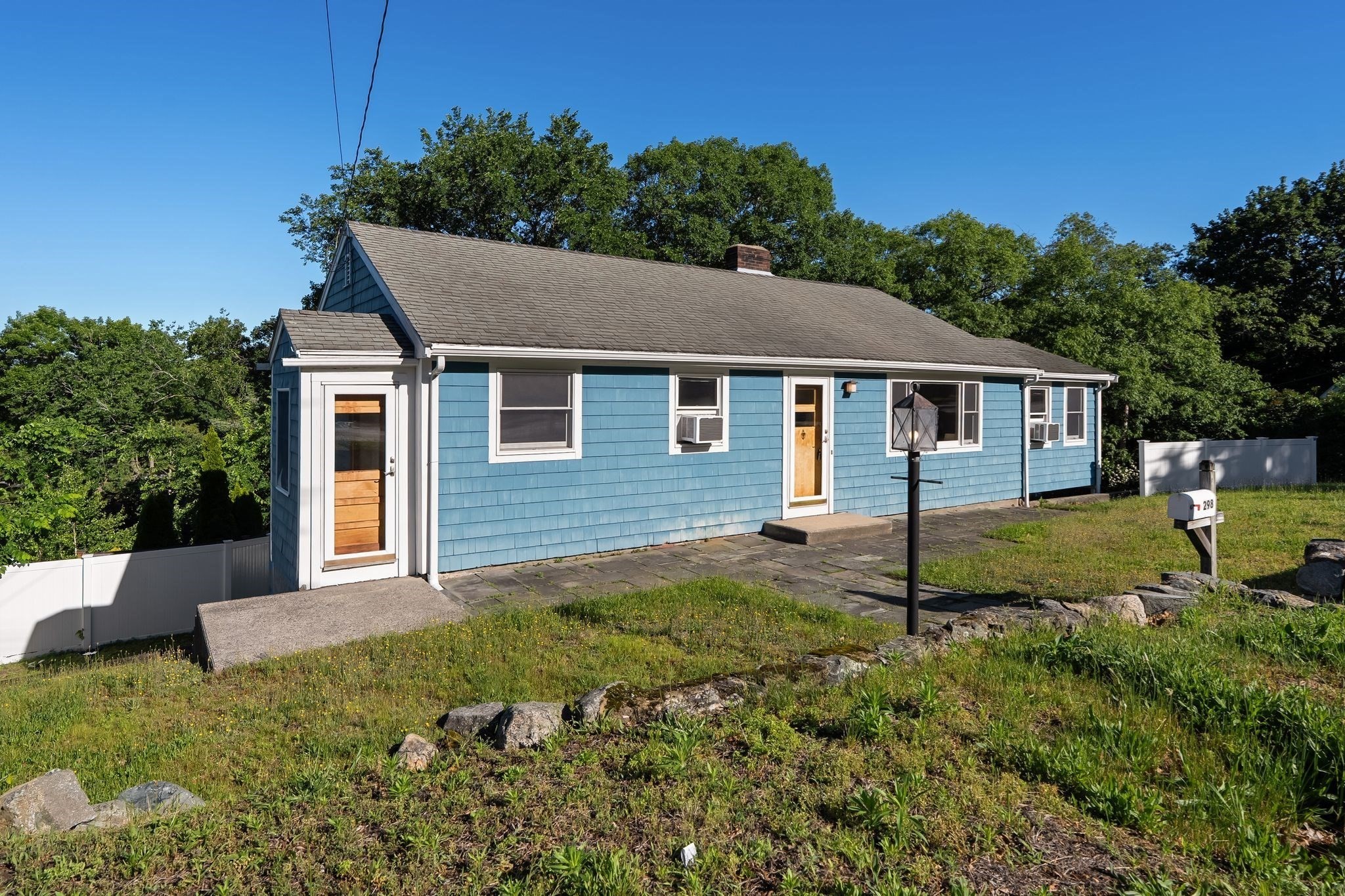 298 Forest St Property Photo 40