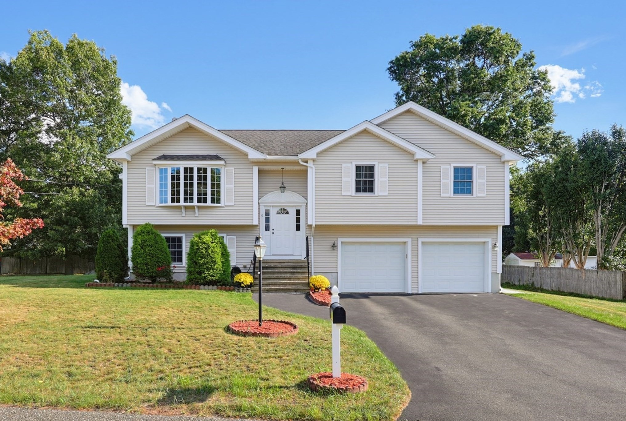 5 Ivy Cir Property Photo 1
