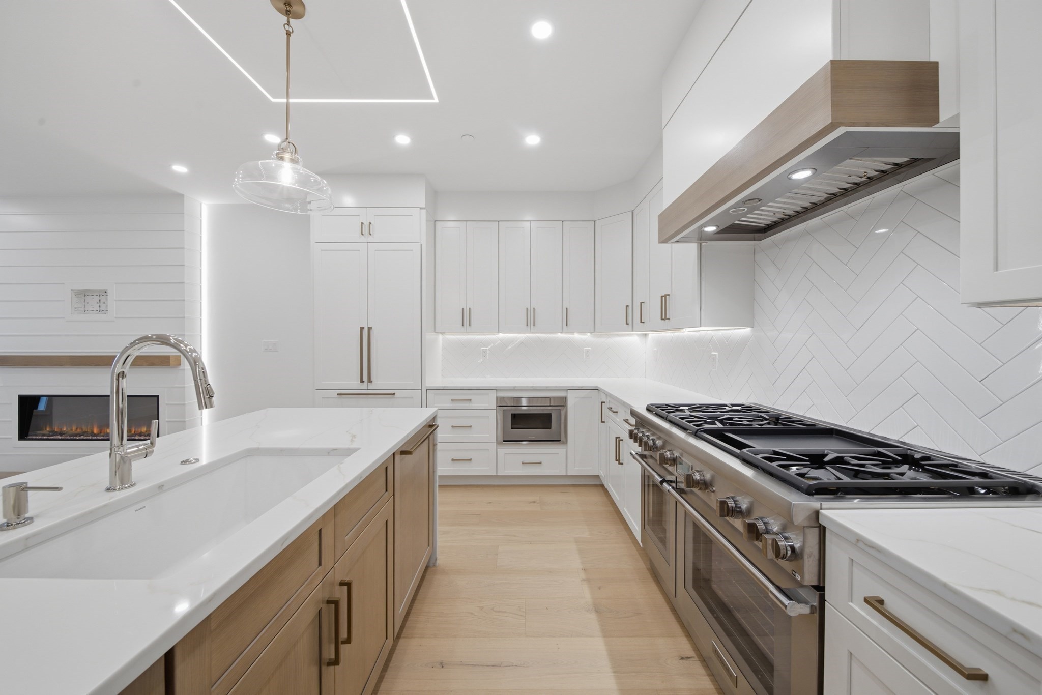 421 East 6th Street Property Photo 1