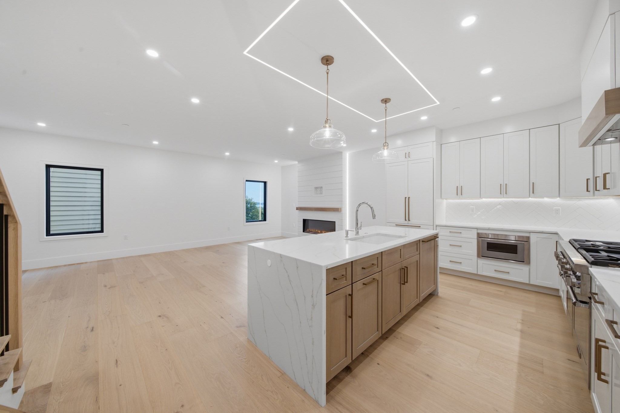 421 East 6th Street Property Photo 2
