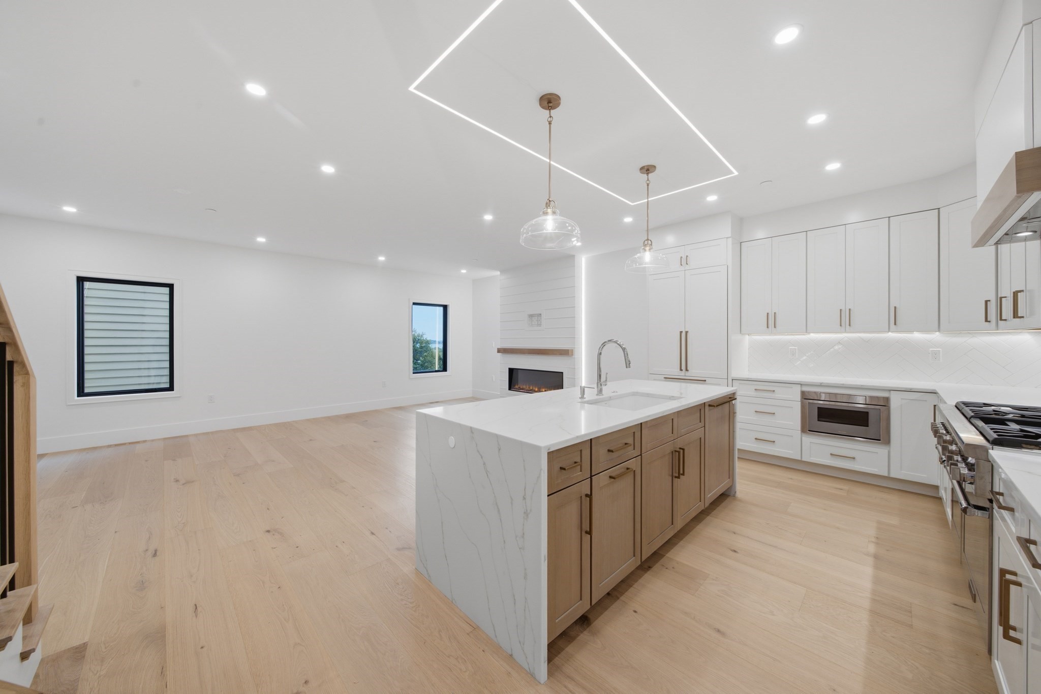 421 East 6th Street Property Photo 3