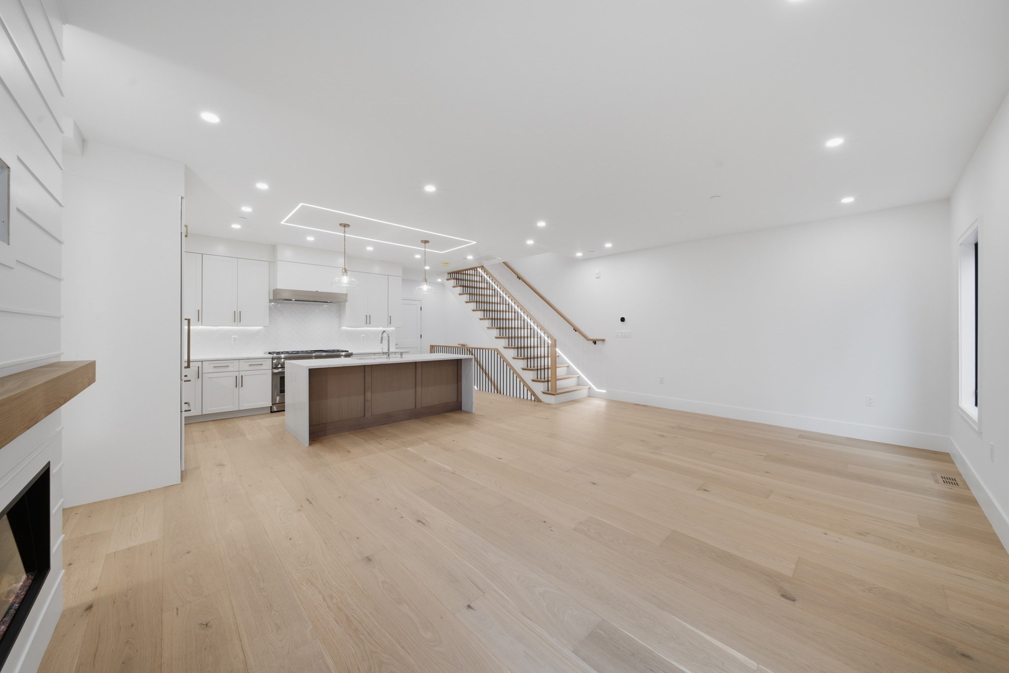 421 East 6th Street Property Photo 5