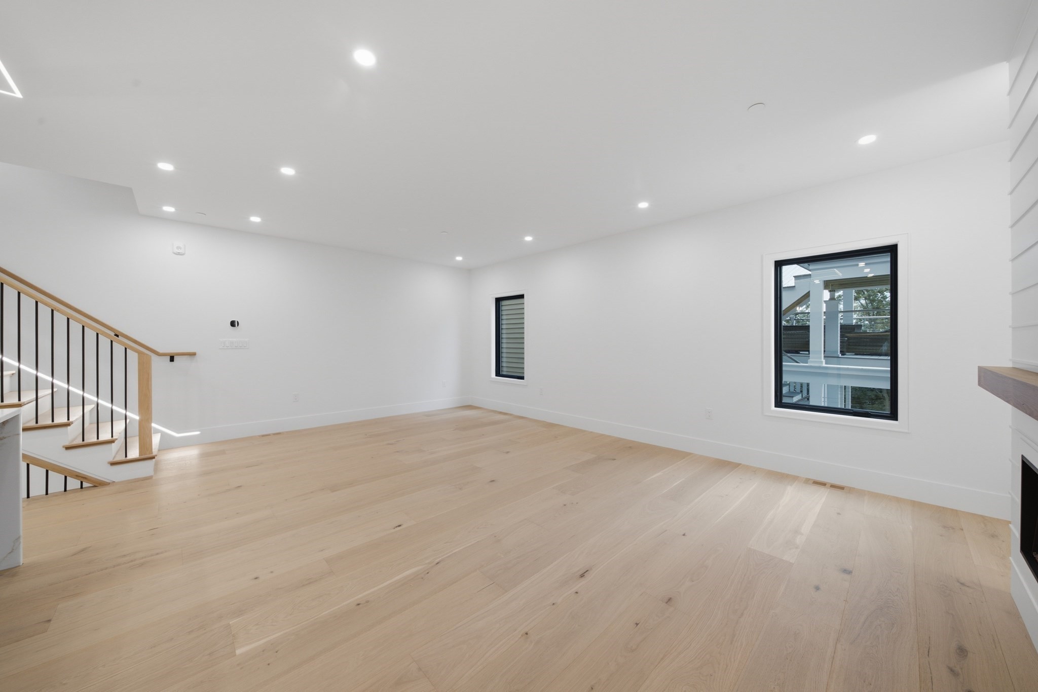 421 East 6th Street Property Photo 7