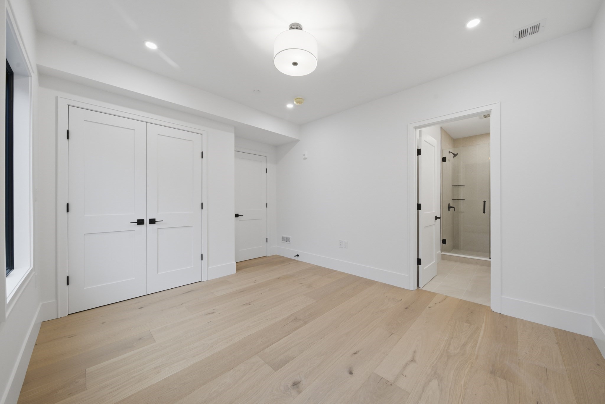 421 East 6th Street Property Photo 20
