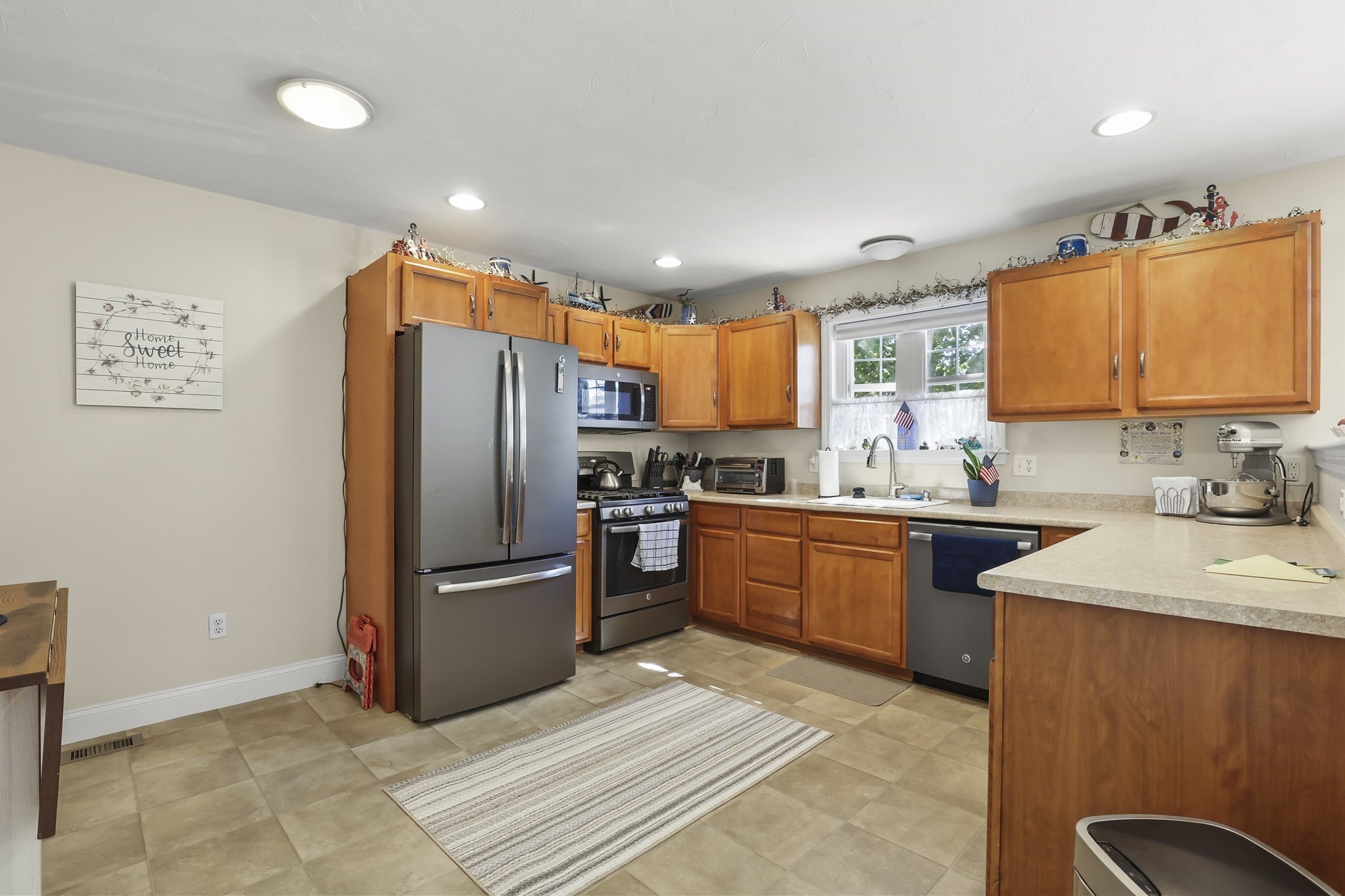 2 Rosemary Ln # A Property Photo 15