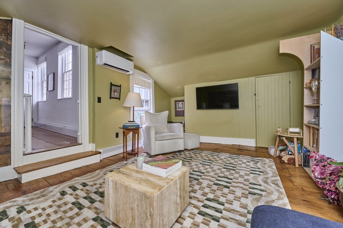 64 Bartlett St # 4 Property Photo 16