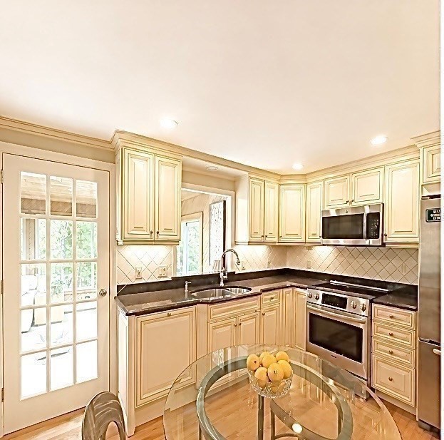 18 Lido Property Photo 10