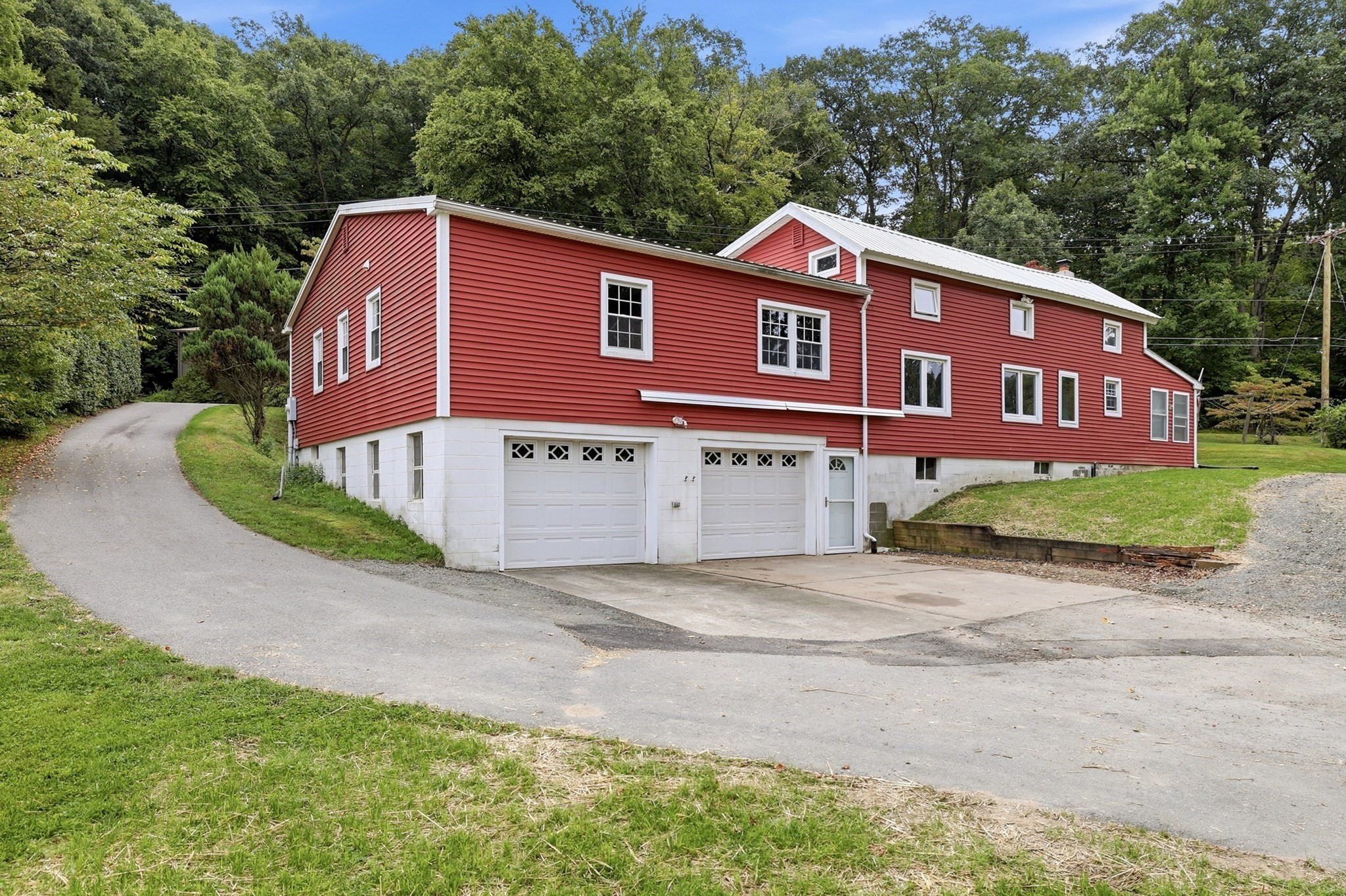200 Hockanum Rd Property Photo 1