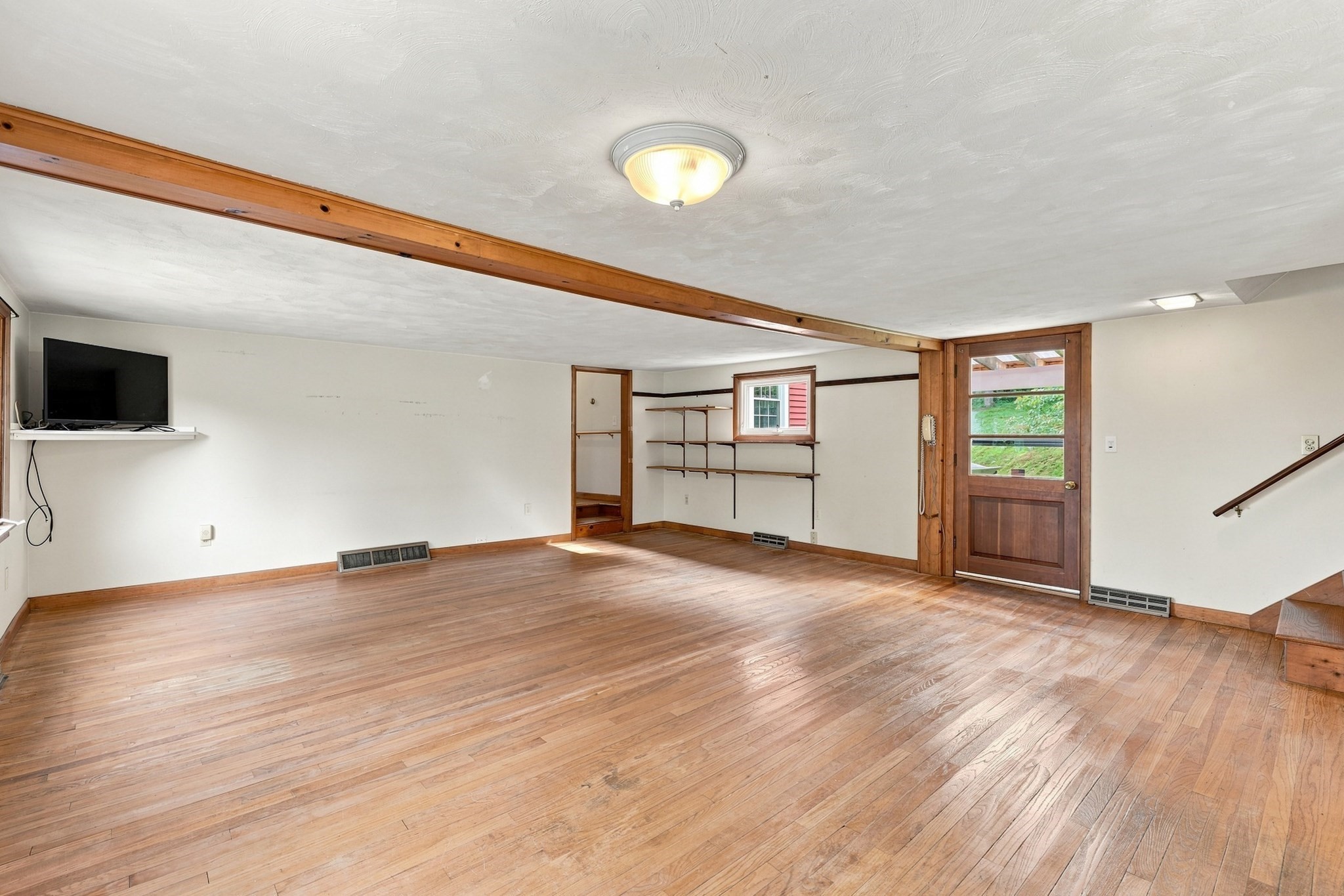 200 Hockanum Rd Property Photo 4