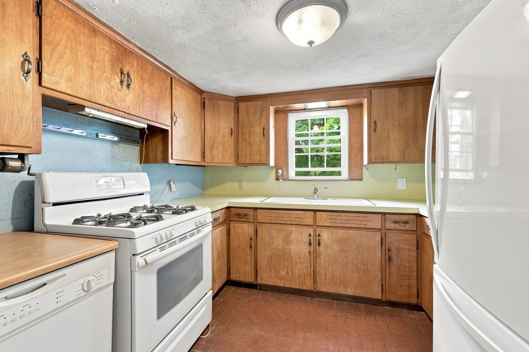 200 Hockanum Rd Property Photo 11