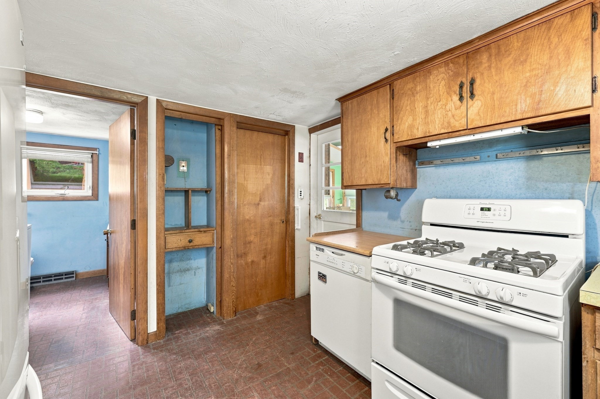 200 Hockanum Rd Property Photo 13