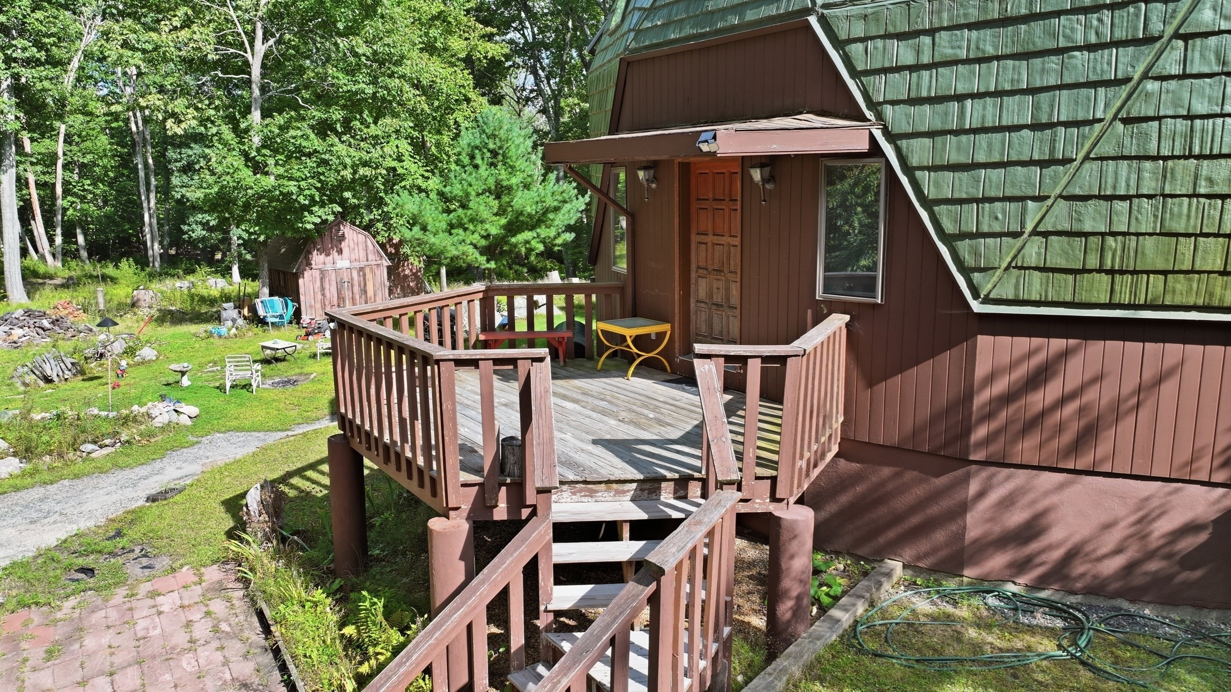 243 Oak St Property Photo 4