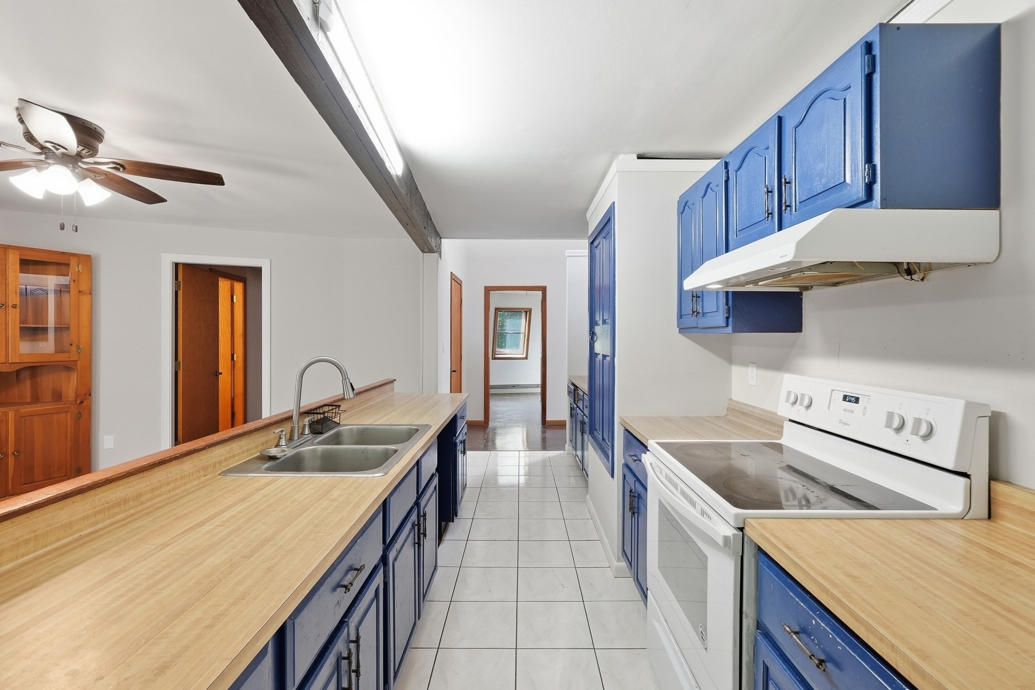 243 Oak St Property Photo 8