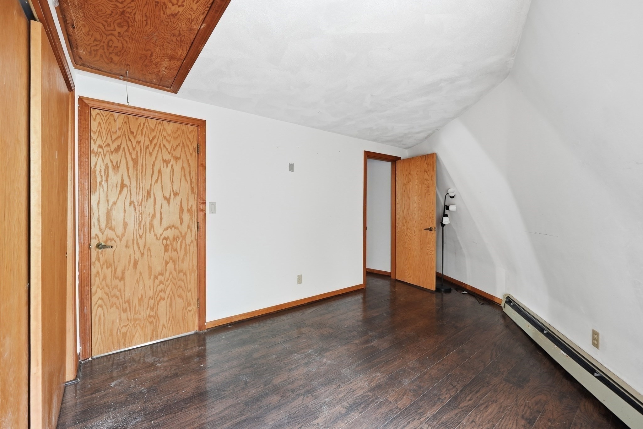 243 Oak St Property Photo 14