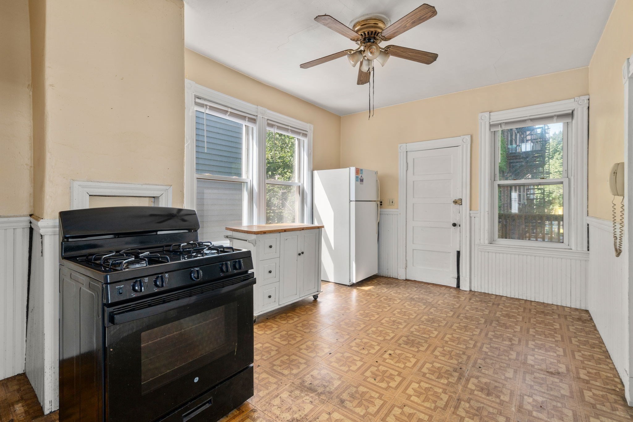 735 Parker Street Property Photo 3