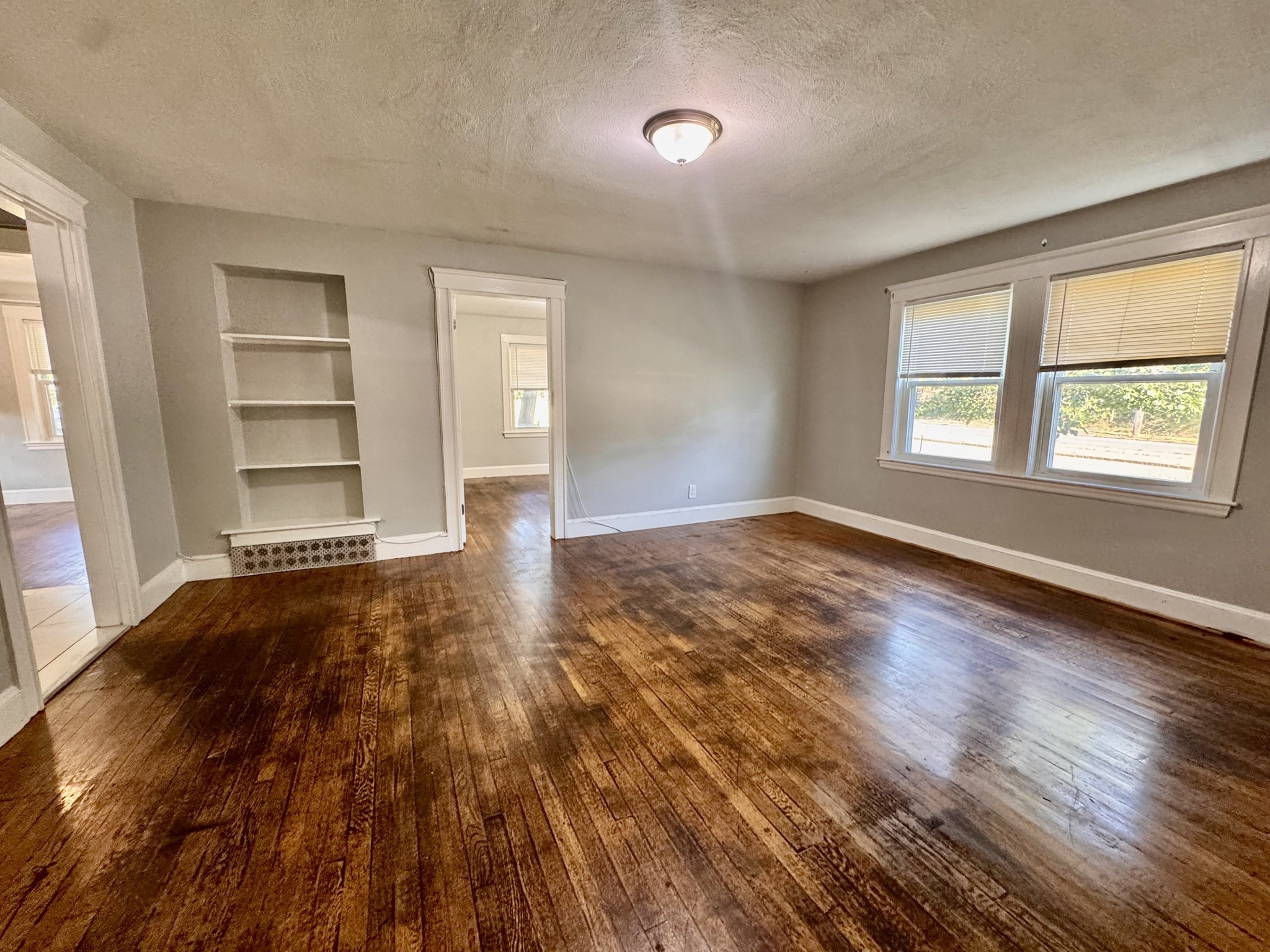 4907 Washington St # 1r Property Photo 1