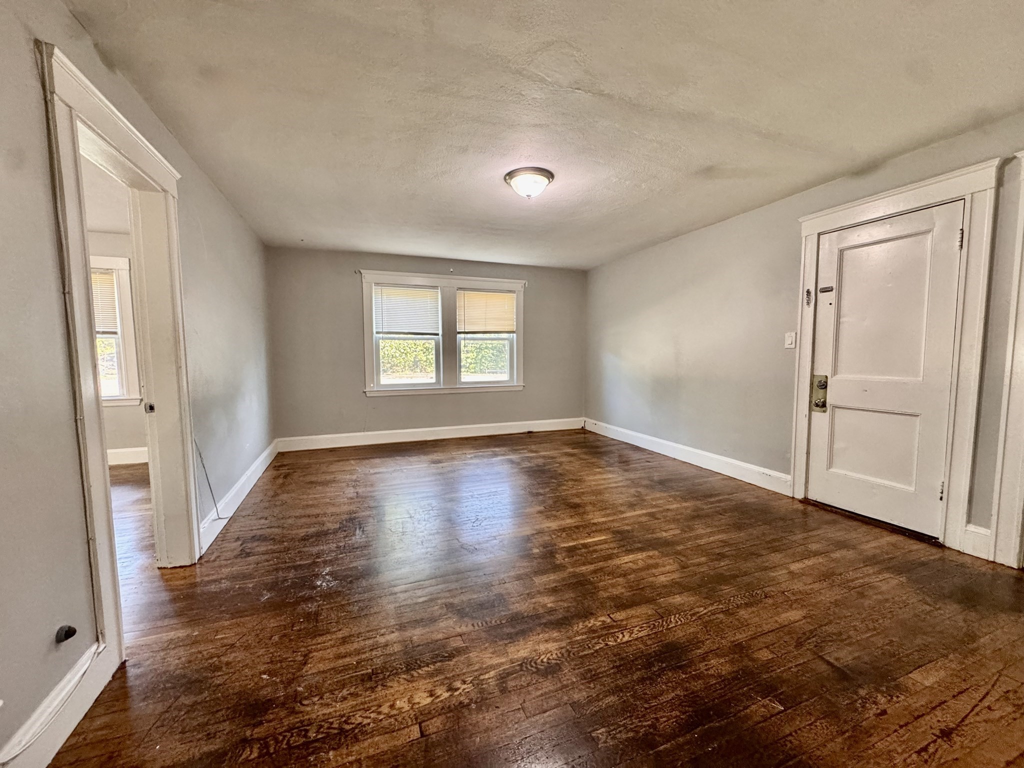 4907 Washington St # 1r Property Photo 2