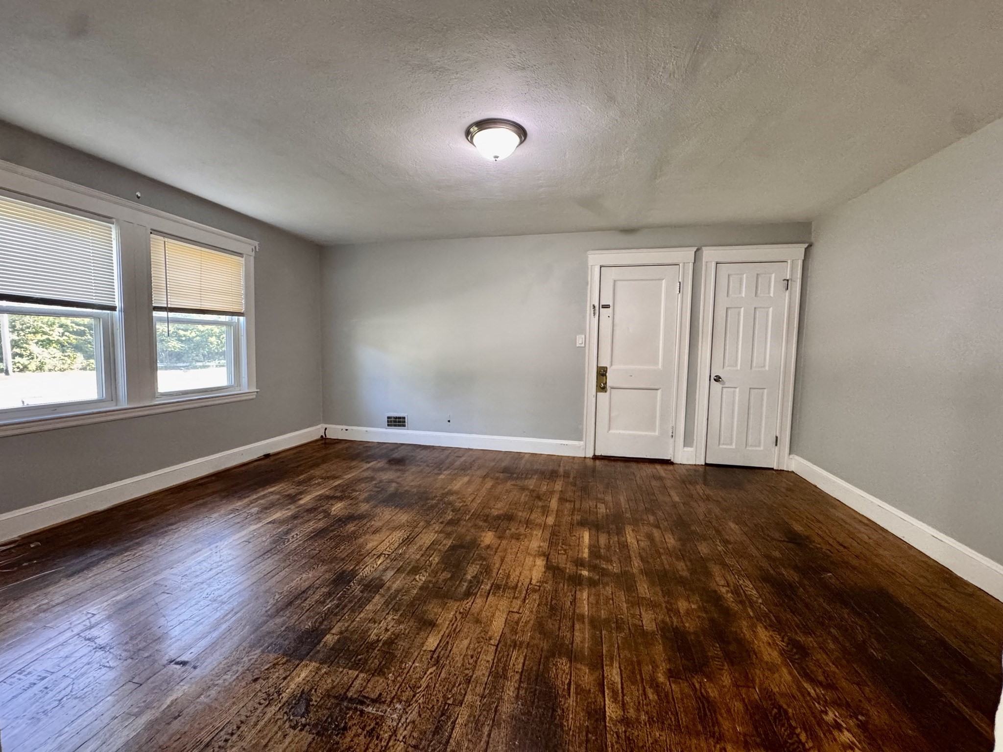 4907 Washington St # 1r Property Photo 3